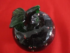 DARK FOREST GREEN GLASS APPLE PAPERWEIGHT WITH STEM & BUBBLES 3-3/4" TALL HEAVY - Picture 1 of 9