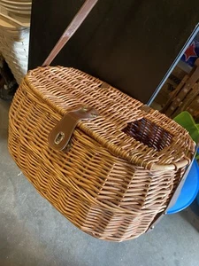 Delightful Wicker Fishing Basket Locking Latch~Shoulder Strap~Possibilities! - Picture 1 of 10