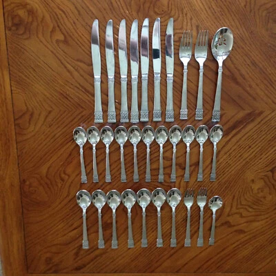 Oneida Stainless Flatware Brocade Pattern 18/10 Fork Spoon Knife Glossy 31 Piece - Image 1 of 4