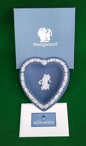 WEDGWOOD PORTLAND BLUE JASPERWARE “DANCING HOURS” HEART SHAPED PIN DISH - BOXED. - Picture 1 of 8