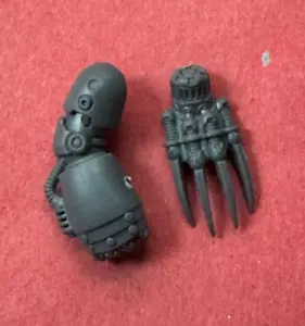 Horus Eresia Età delle Tenebre Space Marine PUGNO/ARTIGLIO DESTRO POTERE - Pezzi 40k - Foto 1 di 1