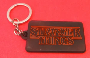 Alphabet - Stranger Things - Rubber Keychain ABCDEFGHIJKLMNOPQRSTUVWXYZ Lights - Picture 1 of 2