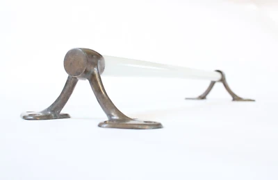 antiguo toallero de vidrio con leche | toallero victoriano bronce de colección baño decoración Foto 1 de 4