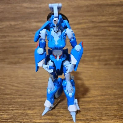 Transformers Generations Thrilling 30 Deluxe Class Autobot Chromia - Image 1 of 4