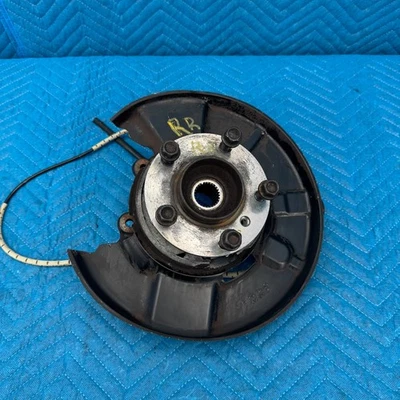 Задний правый кулак с ступицей и датчиком ABS 2006–2011 BMW 325i от оригинального производителя 6761580 99K - Изображение 1 из 4