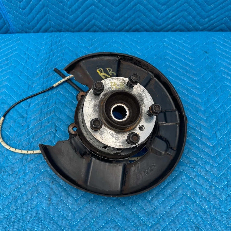 BMW 325i 2006-2011 nudillo trasero derecho con buje y sensor ABS OEM 6761580 99 k Foto 1 de 4