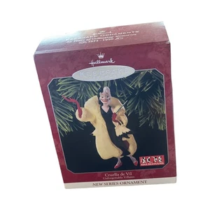 1998 Hallmark Disney Cruella de Vil Unforgettable Villains 1 Keepsake Ornament - Picture 1 of 2