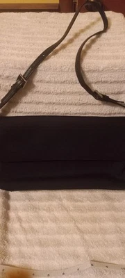 Bolso de hombro Cole Haan negro con correa ajustable cierre magnético Foto 1 de 4