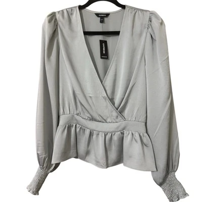Blusa Express Pequeña Gris Verdoso Satinado Manga Larga Imitación Envoltura Peplum Cuello en V Nueva con Etiquetas Foto 1 de 4