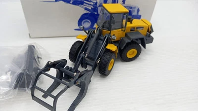 CNRCD2440 Komatsu wheel loader wa250 PT-5 pala con forche 1/50 - Immagine 1 di 4
