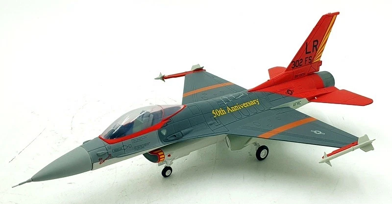 Colección Armadura Escala 1/48 98092 - F-16 Falcon Fuerza Aérea de Estados Unidos Foto 1 de 4