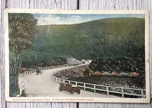 Berkshire Hills MA ingresso al Mohawk Trail, Massachusetts cartolina d'epoca - Foto 1 di 3