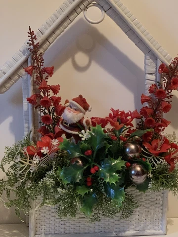 Vtg Plastic Holiday Planter Wall Hanging Kitsch Chrismas White Wicker Basket Cover