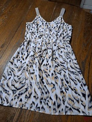 Medium Rory Beca Rayon VNeck Georgette Cream Black Gold Elastic Strap Dress - Изображение 1 из 4