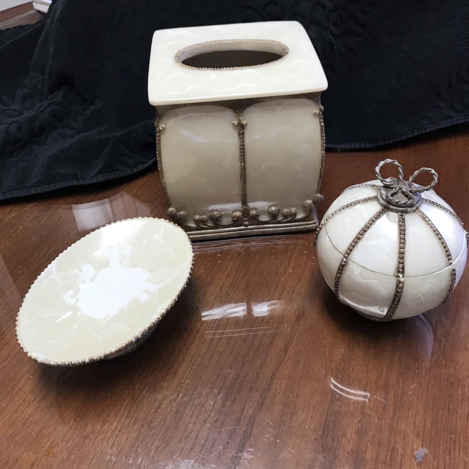 Juego de funda de pañuelo vintage Croscill Romanza, jabonera, caja Tinker Foto 1 de 4