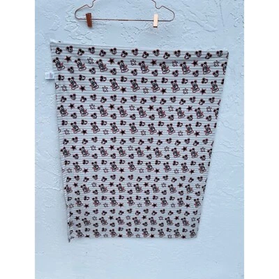 Manta de franela con estampado de Mickey Mouse para bebé pequeño Disney multicolor talla 31" x 41" Foto 1 de 4