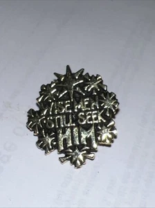 Vintage 1991 "WISE MEN STILL SEEK HIM" Religious Lapel Pin Gold Tone Christmas - Picture 1 of 2