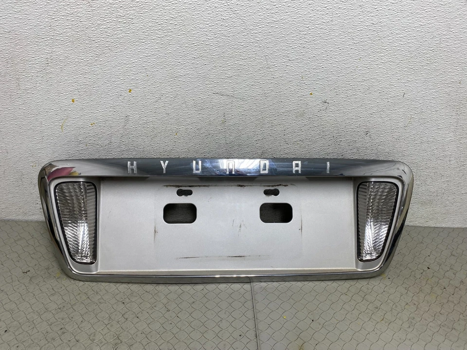 Отделка номерного знака задней панели багажника Hyundai XG350 2002–2005 годов выпуска A1914 от оригинального производителя DG1 - Изображение 1 из 4