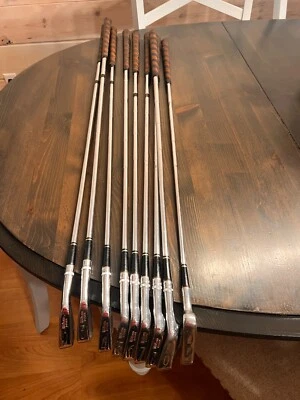 Wilson Sam Snead Blue Ridge Iron Set 2-9 Putter - Image 1 of 4