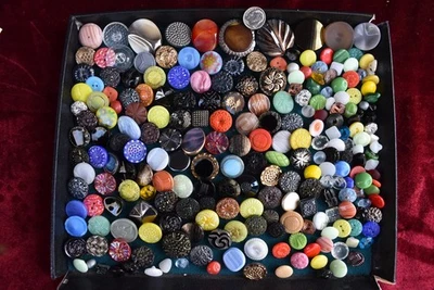 205 pcs LOT OLD CZECH RARE VINTAGE GLASS BUTTONS 1930´s ART-DECO - Image 1 of 2