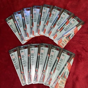14 Stück Maybelline Build-A-Brow 2-in-1 Augenbrauenstift + Versiegelungsgel 255 NEU!! - Bild 1 von 3