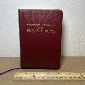 Vintage 1984 New World Translation of the Holy Scriptures Pocketsize Red Witness - Afbeelding 1 van 12