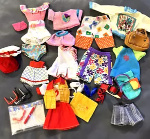 LOTTO 34 PEZZI. BARBIE SCOOTER KEN TUTI? ABBIGLIAMENTO CAPPELLI SCARPE ABITI ACCESSORI - Foto 1 di 10