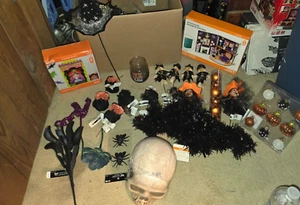 New Halloween Craft Lot Styrofoam Skull Wreath DIY Birds Witches Venus Fly Trap - Picture 1 of 8