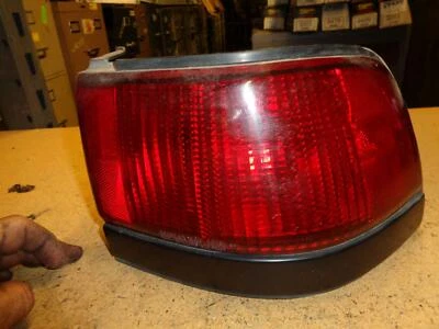 LÁMPARA TRASERA DERECHA MERCURY TRACER 1991-93 Foto 1 de 2