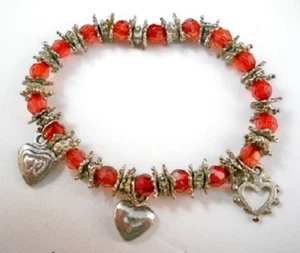 Vintage BERNSTEIN Perlen silberfarben HERZ Charms am elastischen Stretch Armband 463 - Bild 1 von 2
