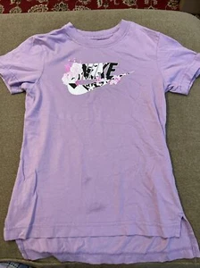 Nike Shirt Girls Small Center Logo Short Sleeve The Nike Tee Running Gym (AH) - Picture 1 of 5