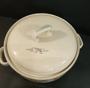 International Stoneware Goose Casserole Approx. 8" diameter x 3 1/2" tall VGC - Picture 1 of 8