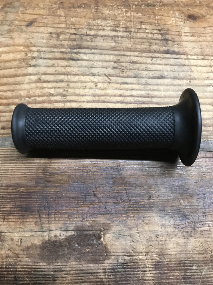 PIEZA DE AGARRE SUZUKI SV650S 99-9 SV650A 7-9 SV650 99-9 # 57211-22D02-291 Foto 1 de 4