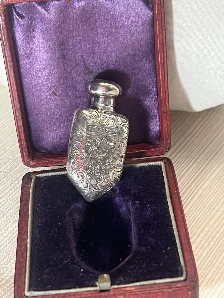 Antique/vintage/1820’s/SILVER.925/perfume Flask/ - Image 1 of 4