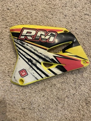 Желтая защита плащаницы радиатора 01–02 Suzuki RM85 - Изображение 1 из 3