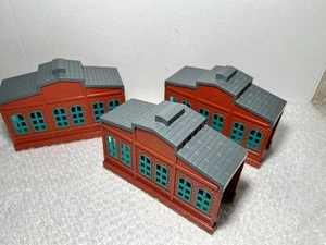 Lot 3x Thomas Tomy Trackmaster blau Gleis Lokschuppen Bahnhof Tunnel 2004 - Bild 1 von 3