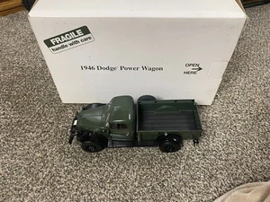 Danbury Mint 1:24 Dodge Power Wagon 1946 Diecast Truck Army Green - Picture 1 of 8