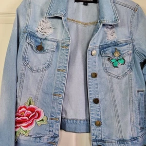 Ashley Mason Embroidered Distressed Denim Blue Jacket Trucker Small Button-up  - Picture 1 of 9