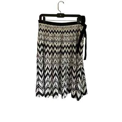 Falda BCBG Max Azria Lentejuelas Blanco y Negro Talla S Foto 1 de 4