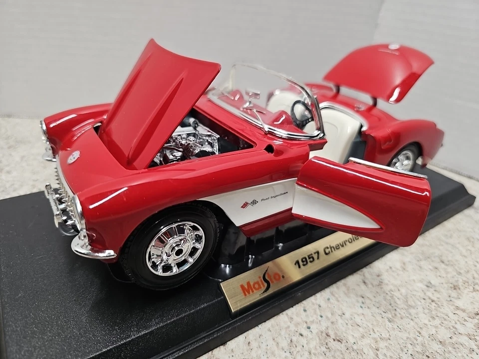 Carro fundido Maisto 1957 Chevy Corvette MCG escala 1/18 SEM CAIXA  - Imagem 1 de 4