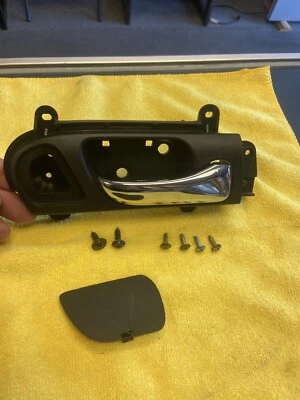 Manija de puerta interior delantera derecha Honda Accord 2003-2007 cupé fabricante de equipos originales de fábrica Foto 1 de 4