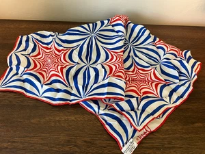 Vintage Vera Neumann rot, weiß blau Seidentuch 22" quadratisch handgerollt STAR BURST - Bild 1 von 7