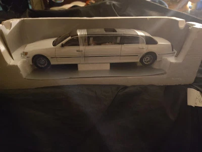 SUN STAR FORD LINCOLN 2000 LIMUSINA EDICIÓN MILLENNIUM. Foto 1 de 4