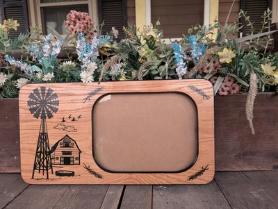 Marco de pared de madera vintage de carpintería de castillo de granja Foto 1 de 4