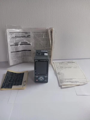 New Yokogawa UT32A, 000-11-00,  Controller, 100-240 vac, 50/60 Hz, -10-50C - Image 1 of 4