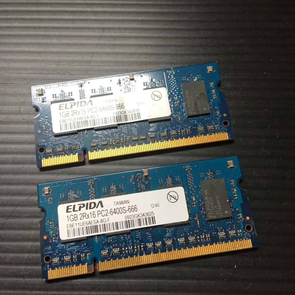 2PCS ELPIDA Dell SNPPP102C / 1G 2Rx16 PC2-6400S-666 Laptop Memory - Image 1 of 4