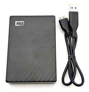 WD My Passport WDBPKJ0050BBK-0A Disco rigido esterno portatile USB 3.0 4 TB e cavo - Foto 1 di 2