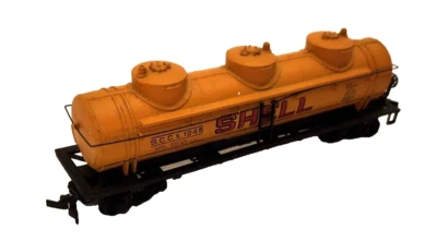 Ho scale "Shell Oil'  SCCX 2062 single dome tanker freight train car - Image 1 of 2