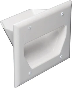 Electronics 45-0003-WH 3-Gang Recessed Low Voltage Cable Pass through Wall Plate - Afbeelding 1 van 12