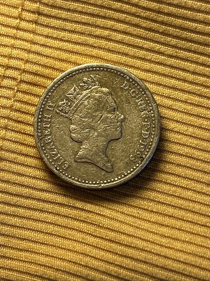 *1993 Royal Arms One Pound Coin British Elizabeth II “DECUS ET TUTAMEN” - Image 1 of 4